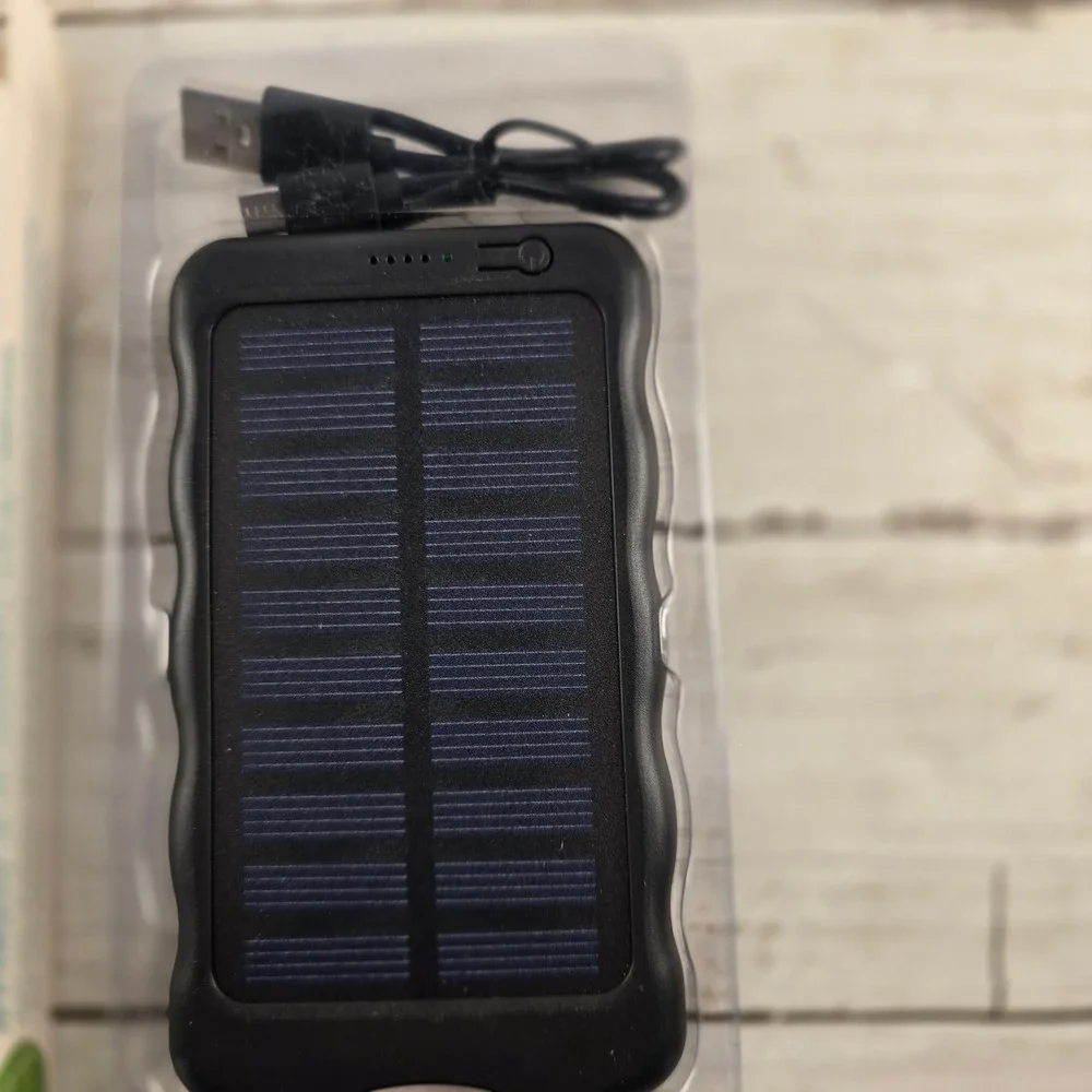 NEW Simply Conserve Solar Charging Power Bank 4000mAh Portable Charger Black